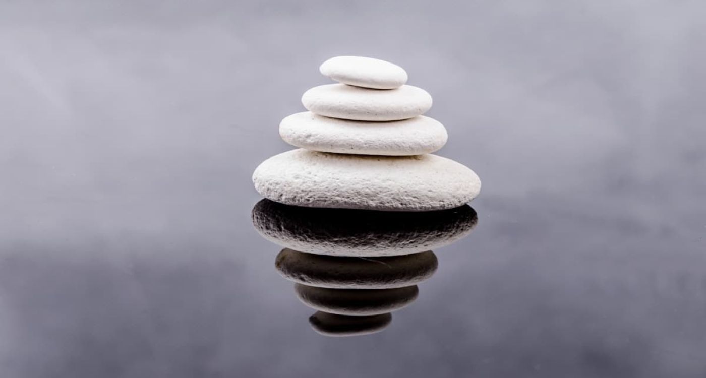 La scrittura terapeutica, se affrontata con in modo consapevole, ci permette di prenderci cura di noi stessi, capirci meglio, crescere e superare le difficoltà.