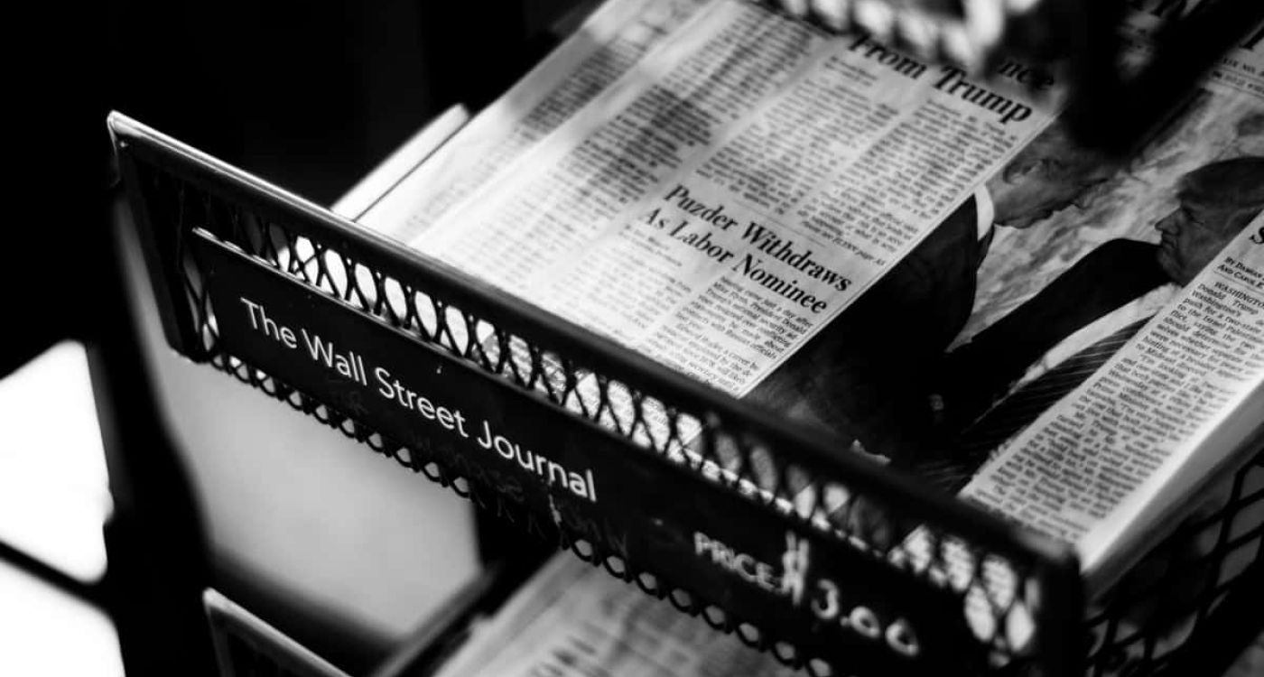 Storytelling e giornalismo. Un rapporto molto lungo che nasce ai tempi dei primi reportage di inizio 1900. In che modo lo Storytelling può aiutare le tecniche di scrittura giornalistica. Regole, esempi, consigli e riflessioni su come raccontare la modernità grazie alla scrittura giornalistica.